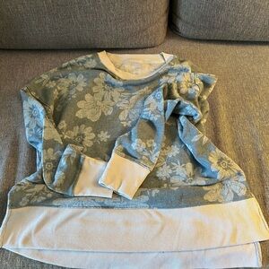 Time and Tru Blue Floral Sweatshirt